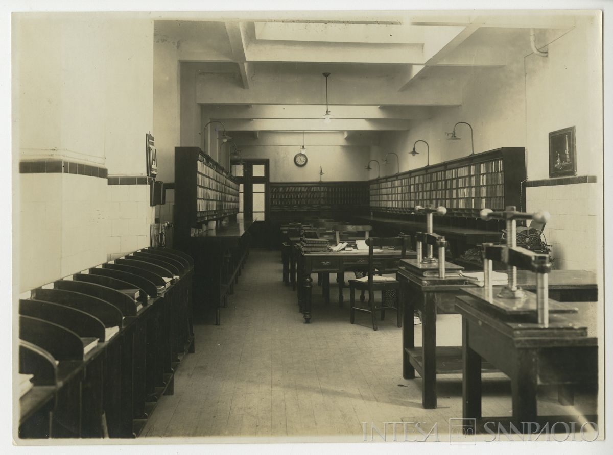 Banca Commerciale Francese e Italiana per l'America del Sud, San Paolo: succursale di Rua 15 de Novembro 27, 1921 (foto di Photo-Studio Hugo D. Zanella)