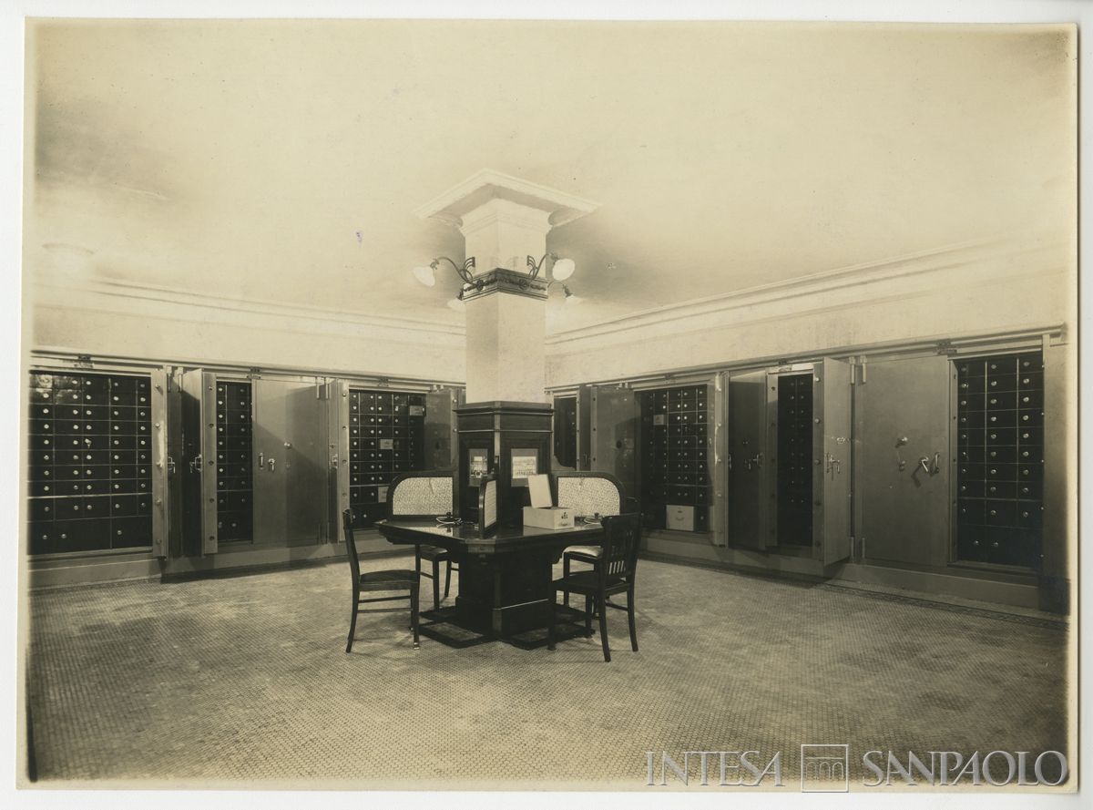 Banca Commerciale Francese e Italiana per l'America del Sud, San Paolo: succursale di Rua 15 de Novembro 27, 1921 (foto di Photo-Studio Hugo D. Zanella)