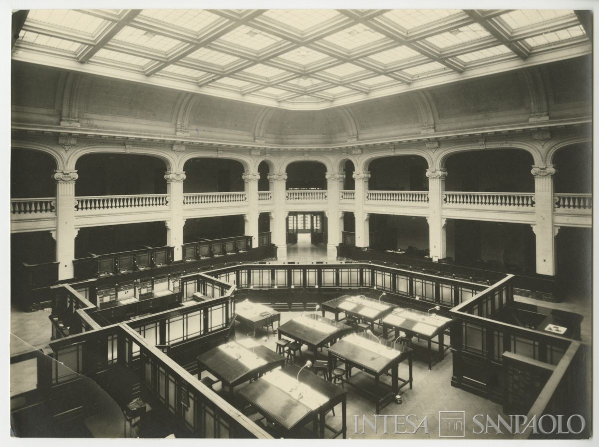 Banca Francese e Italiana per l'America del Sud, Buenos Aires: succursale di Cangallo 500, 1922 ca. (fotografo sconosciuto)