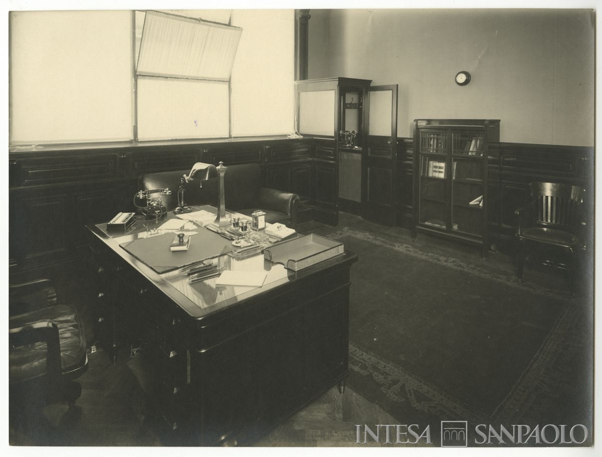 Banca Francese e Italiana per l'America del Sud, Buenos Aires: succursale di Cangallo 500, 1922 ca. (fotografo sconosciuto)