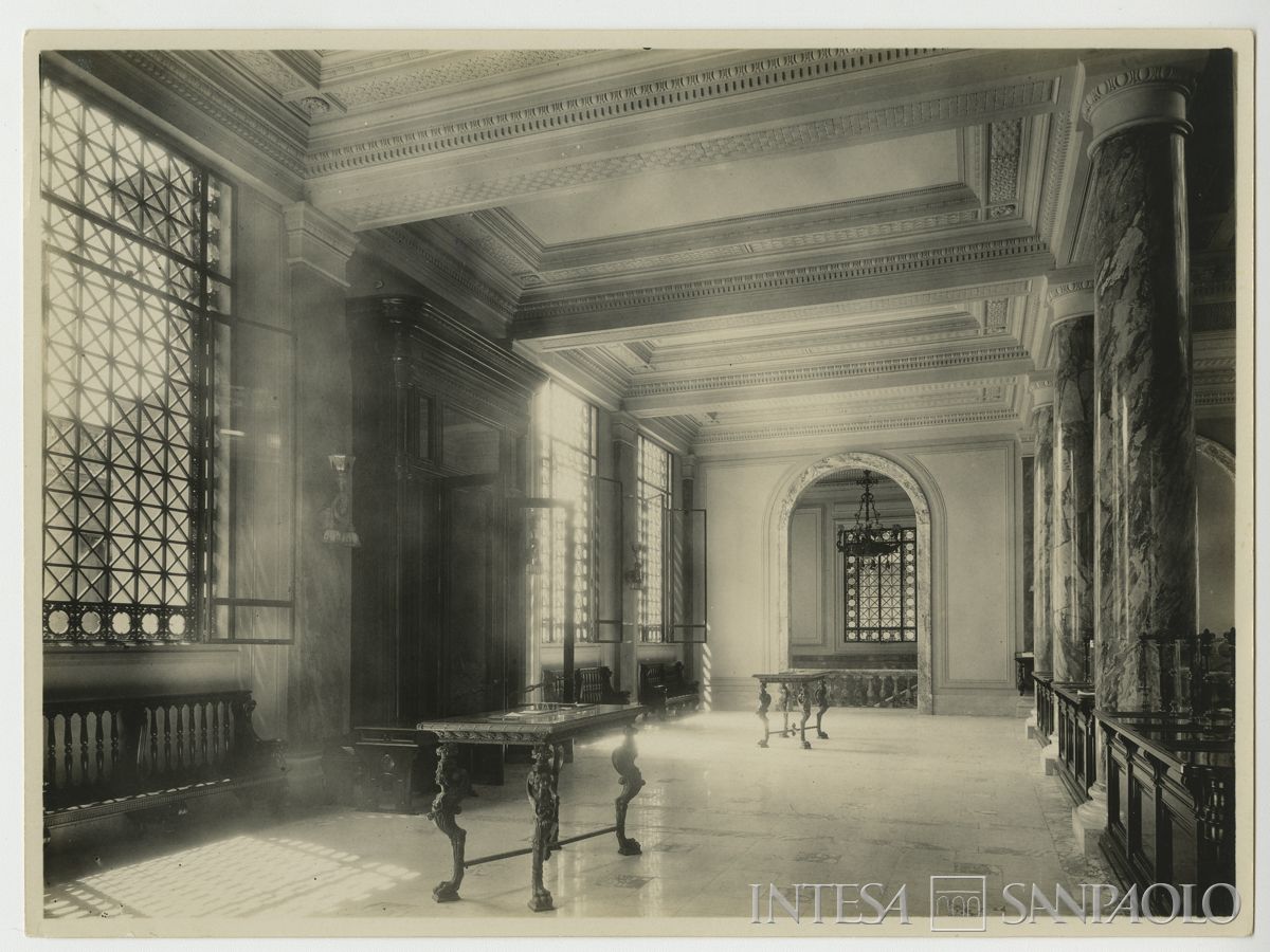 Banco Italiano, Lima: sede di Calle Carrera. L'accesso principale nel salone per il pubblico, 21 aprile 1929 (fotografo sconosciuto)