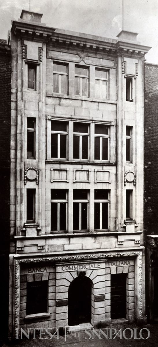 BCI, Londra: agenzia di Soho, Old Compton Street, 1921-1936, tagliata(fotografo sconosciuto)