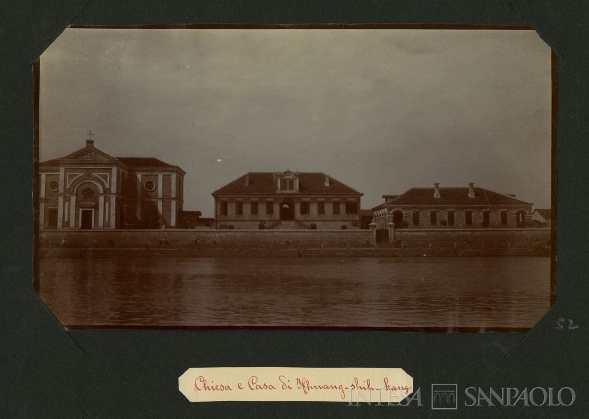 Istituto Canossiano italiano a Han-Kow (Cina), chiesa e casa di Koang-Shihkang, 1900 (fotografo sconosciuto)