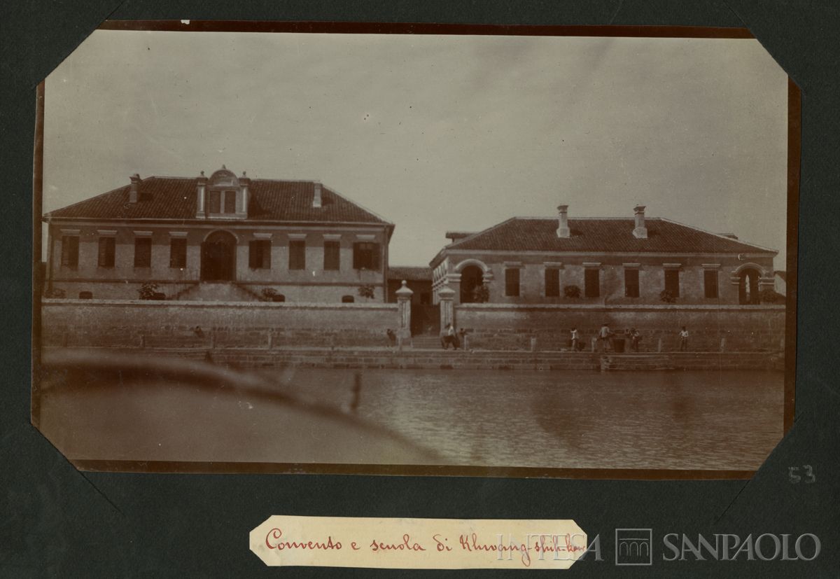 Istituto Canossiano italiano a Han-Kow (Cina), convento e scuola di Koang-Shihkang, 1900 (fotografo sconosciuto)