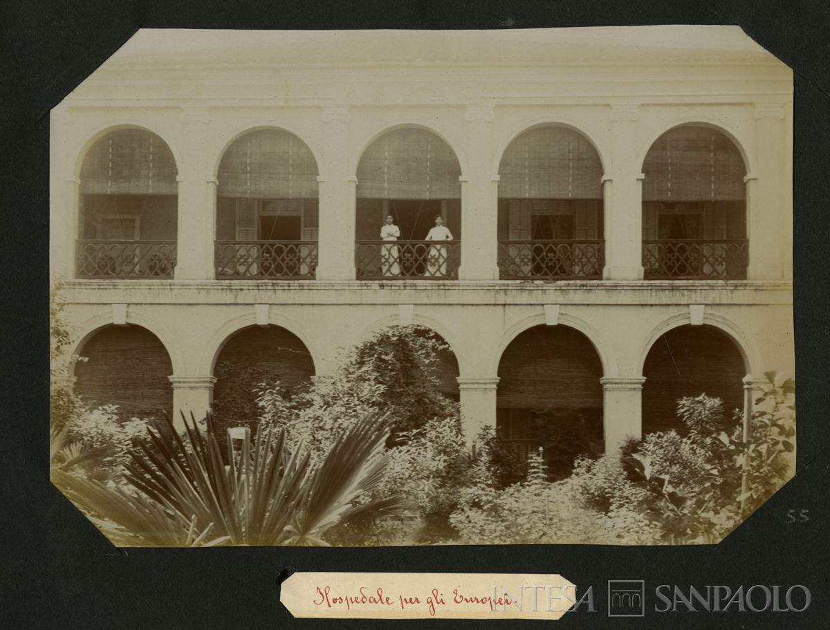 Istituto Canossiano italiano a Han-Kow (Cina), ospedale per europei, 1900 (fotografo sconosciuto)