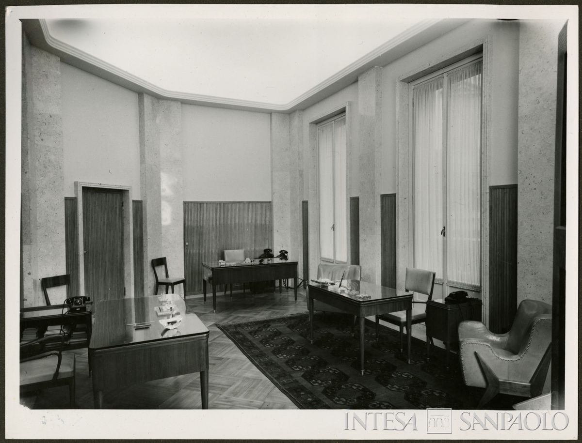 Sede di Milano in largo Belotti, ufficio, 1952-1955 (Foto N. Ferrario)
