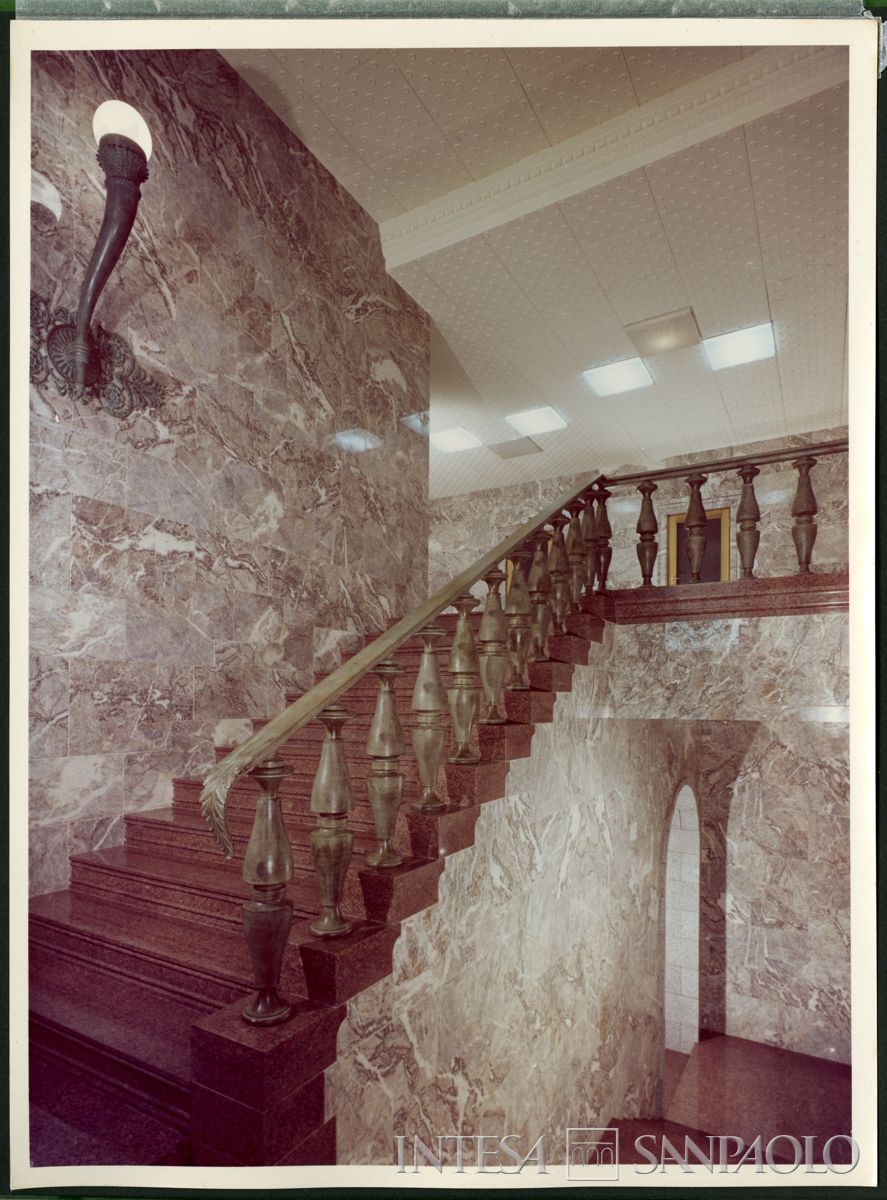 Sede di Milano in largo Belotti - piazza Ferrari, scalone, febbraio 1966 (Publifoto)