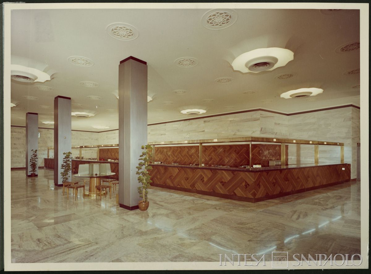 Sede di Milano in largo Belotti - piazza Ferrari, salone per il pubblico, febbraio 1966 (Publifoto)