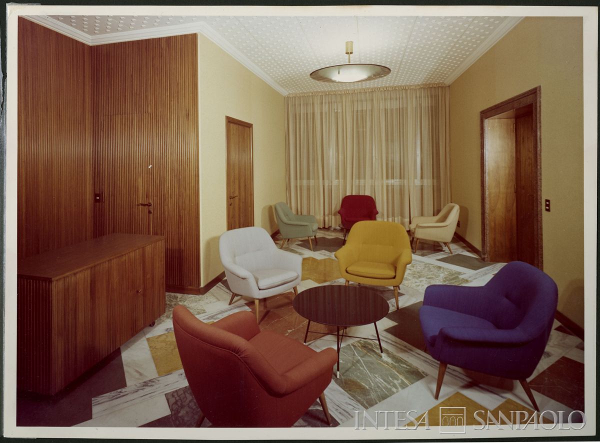 Sede di Milano in largo Belotti - piazza Ferrari, salottino, febbraio 1966 (Publifoto)