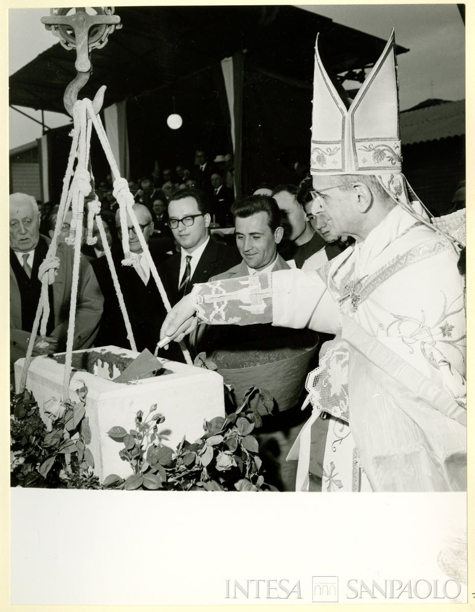 Il cardinale Montini alla posa della prima pietra della Chiesa di San Gregorio Barbarigo a Milano, 23 maggio 1963 (Foto Fidigati)
