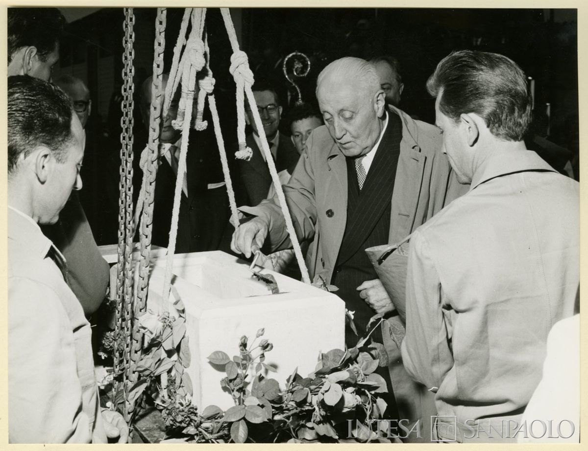 Il presidente del Banco Ambrosiano Tommaso Gallarati Scotti alla posa della prima pietra della Chiesa di San Gregorio Barbarigo a Milano, 23 maggio 1963 (Foto Fidigati)