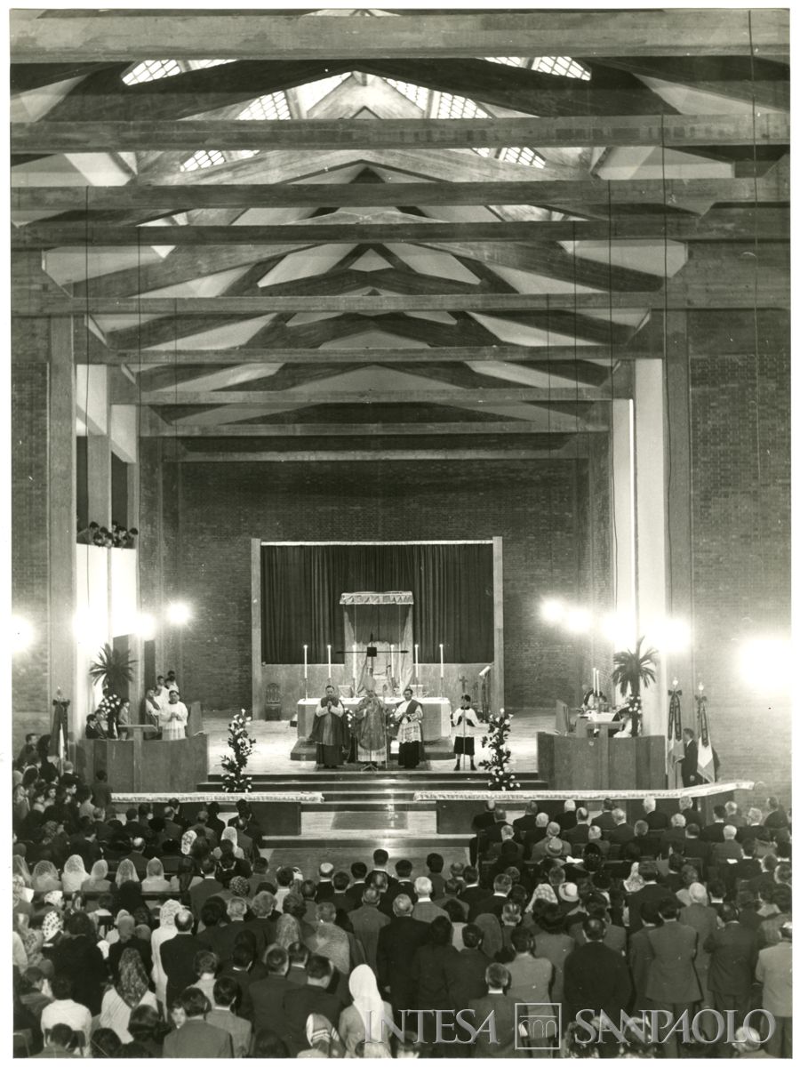 Messa inaugurale della Chiesa di San Gregorio Barbarigo a Milano, 10 aprile 1965 (Vianini)