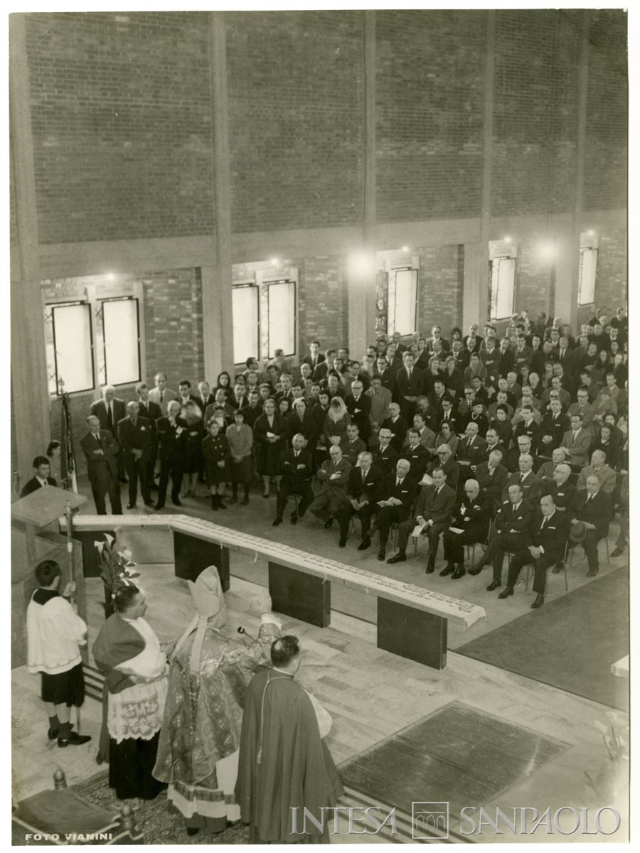 Messa inaugurale della Chiesa di San Gregorio Barbarigo a Milano, 10 aprile 1965 (Vianini)