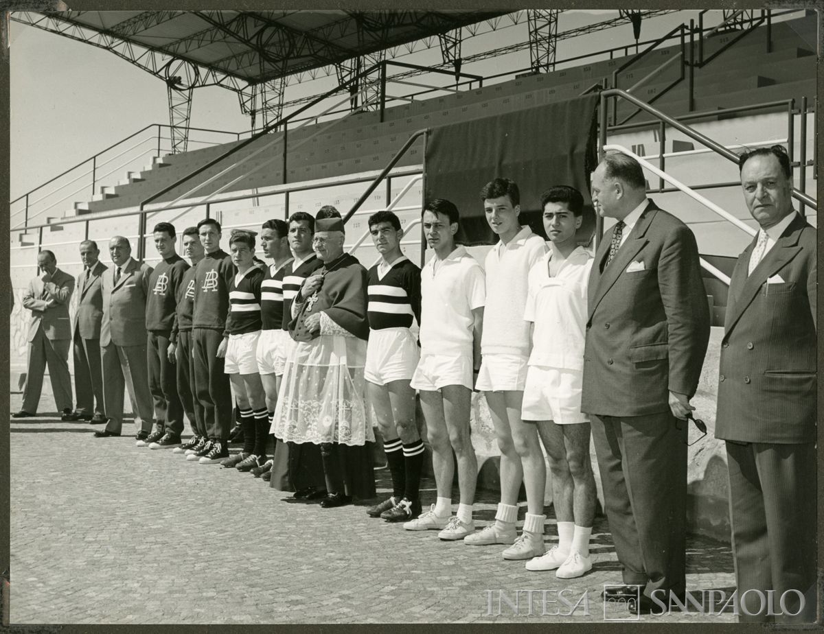Inaugurazione delle Case del piano INA-CASA e del campo sportivo del Banco Ambrosiano a Milano, 28 giugno 1958 (Publifoto)