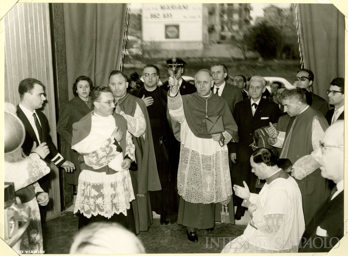 Benedizione del cardinale Giovanni Colombo della chiesa di San Gregorio Barbarigo a Milano, 10 aprile 1965 (Vianini)