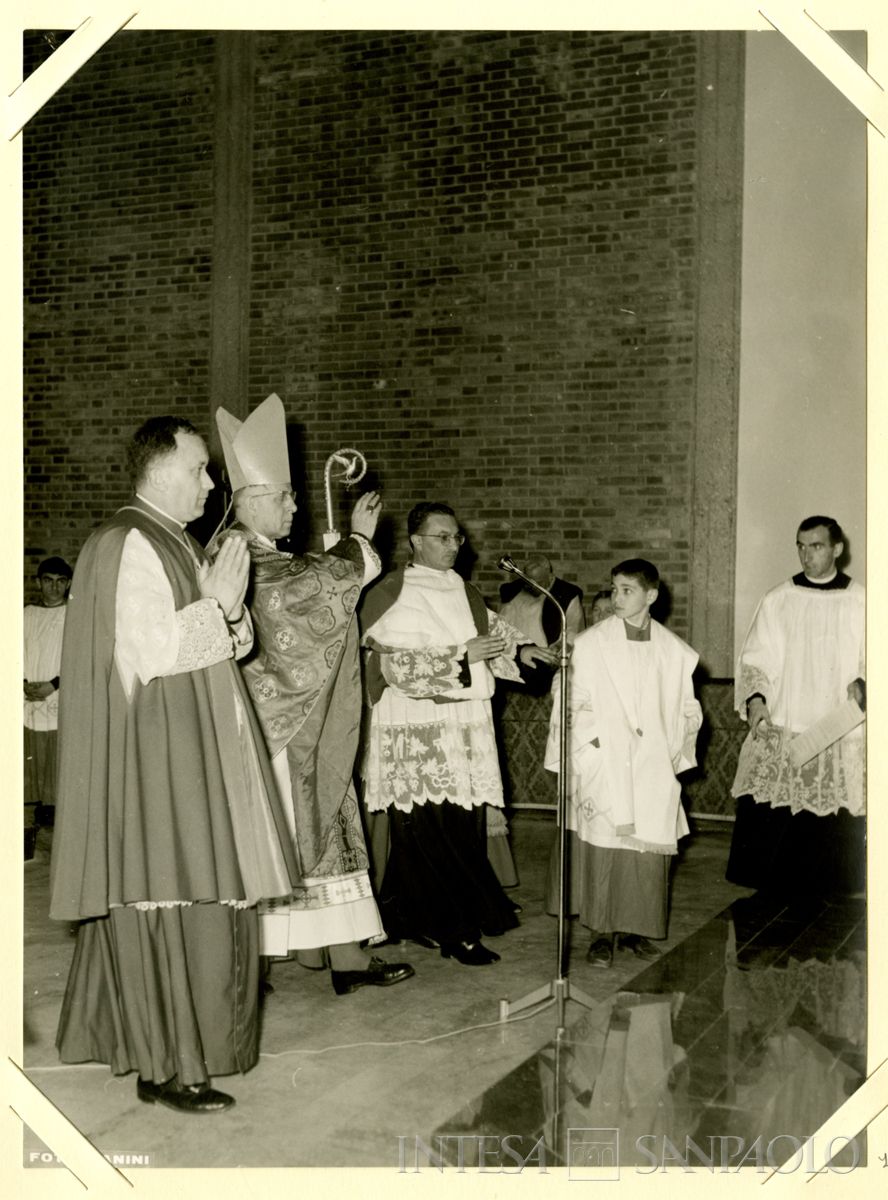Messa inaugurale della Chiesa di San Gregorio Barbarigo a Milano, 10 aprile 1965 (Vianini)