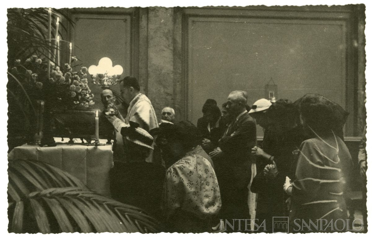 Celebrazione liturgica cattolica preconciliare non identificata, [ante 1962] (fotografo sconosciuto)