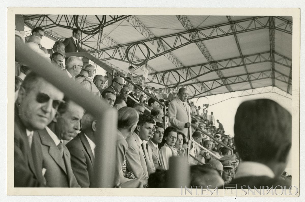 Intervento del consigliere Carlo Alessandro Canesi, all'inaugurazione del campo sportivo del Banco Ambrosiano a Milano, 29 giugno 1958 (fotografo sconosciuto)