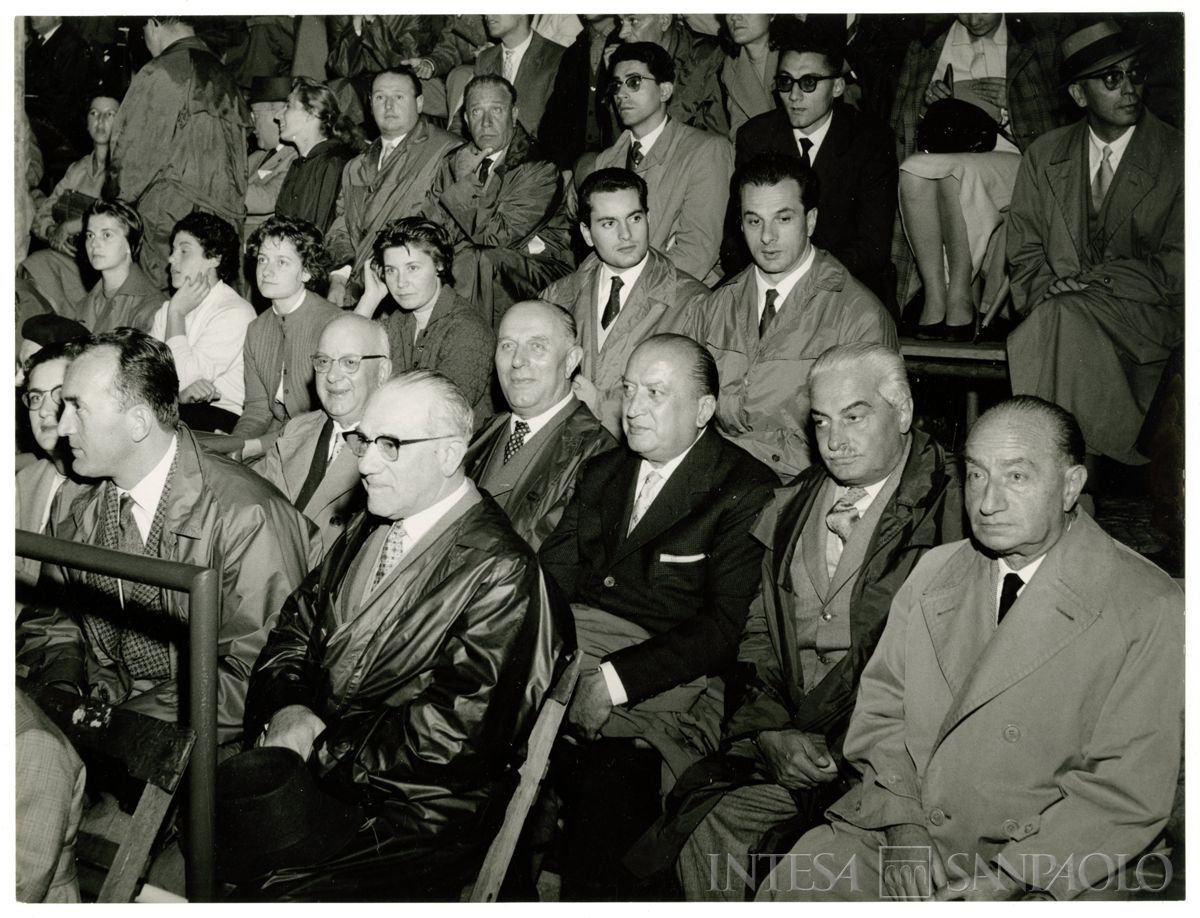 Dettaglio del pubblico in tribuna per la manifestazione sportiva presso il campo sportivo del Banco Ambrosiano a Milano; in seconda fila, terzo da dx, Carlo Alessandro Canesi, seguito da Enrico Rubini e Luigi Brusati, 1 ottobre 1958 (Publifoto)