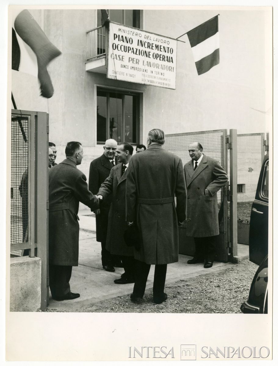 Inaugurazione delle case del piano INA-CASA del Banco Ambrosiano a Torino, 24 marzo 1960 (Foto Frua)