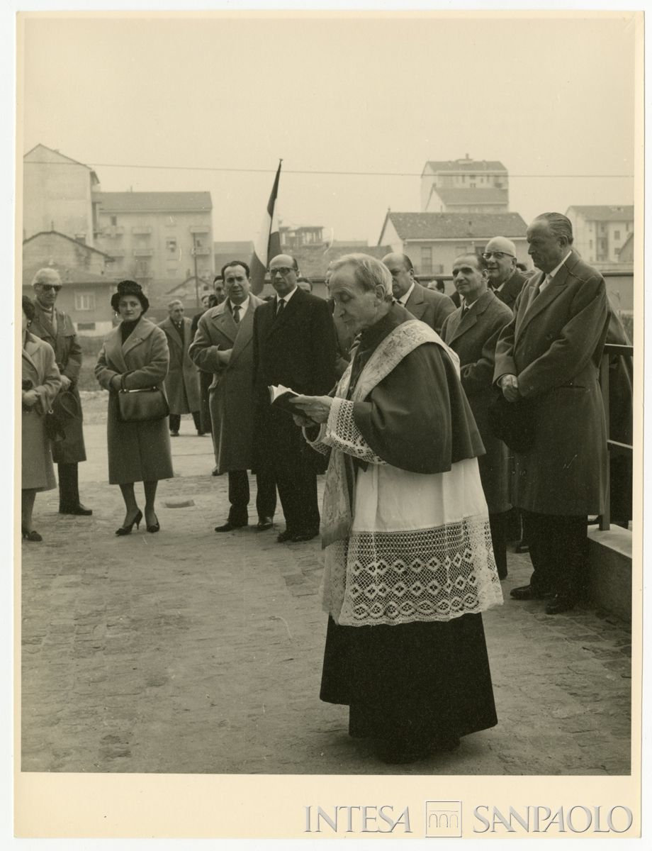 Inaugurazione delle case del piano INA-CASA del Banco Ambrosiano a Torino, 24 marzo 1960 (Foto Frua) - (recto)