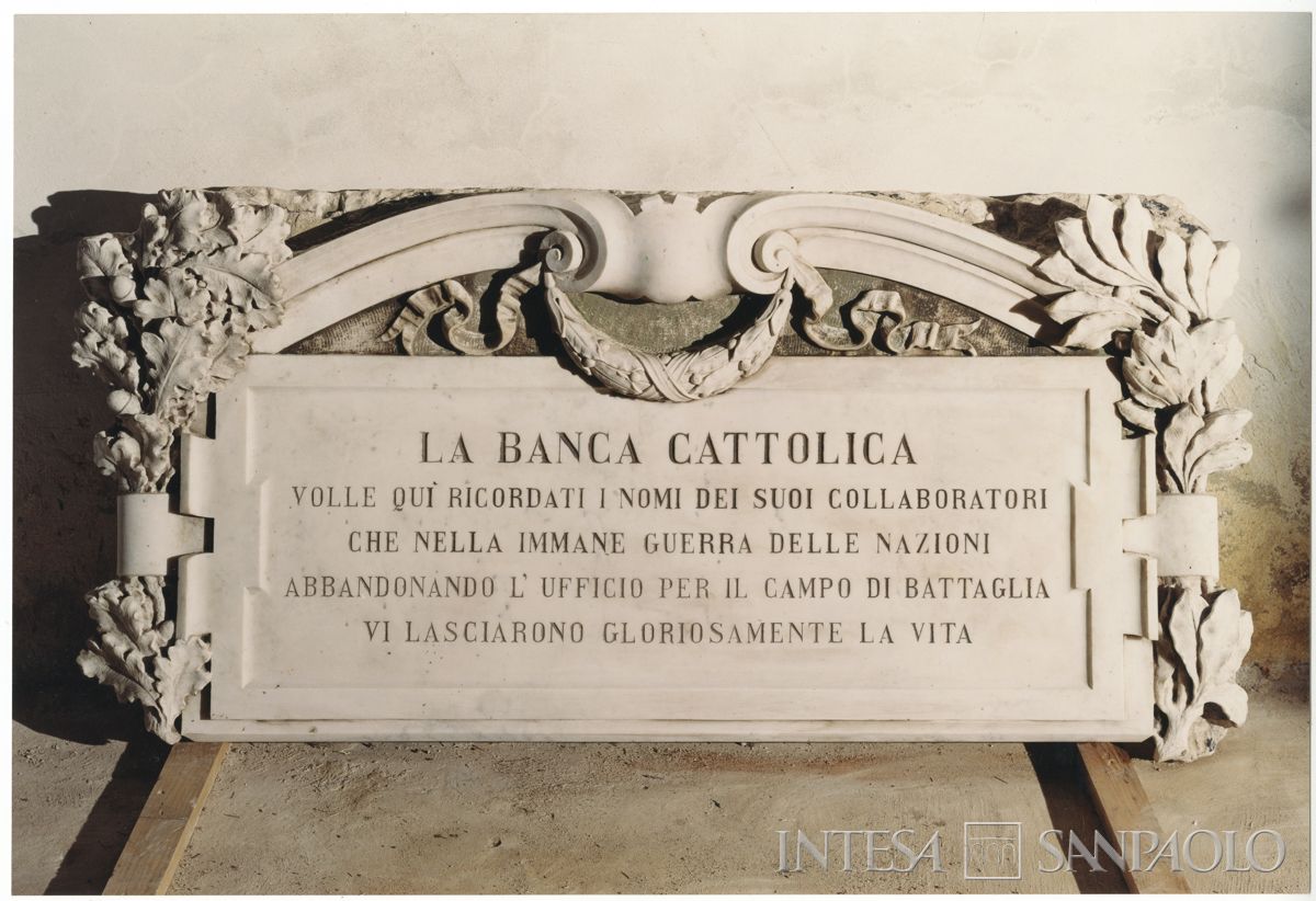 Lapide commemorativa per i dipendenti della Banca Cattolica del Veneto caduti nella Grande Guerra, 2000 circa (fotografo sconosciuto)