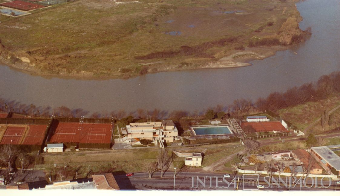 Il circolo sportivo dell'IMI, Roma, via dell'Acqua Acetosa 15: vista aerea, [1961] (foto di Fotocielo)