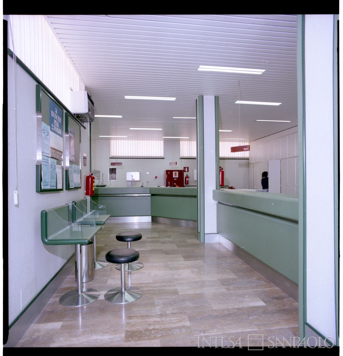 Cariplo, interno della filiale di Almenno San Salvatore, 15 settembre 1986 (Dino Sala)