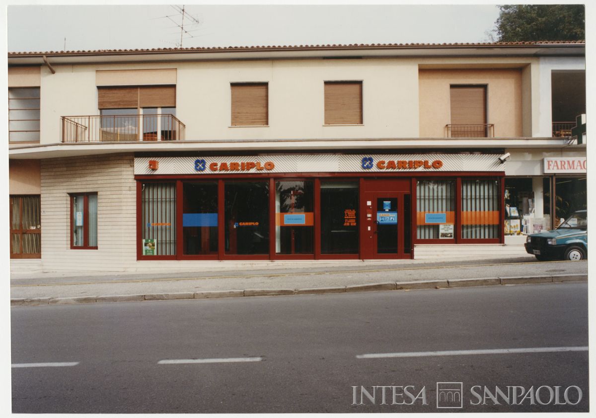 Cariplo, esterno del punto Cariplo di Bedizzole, 19 novembre 1992 (Dino Sala)