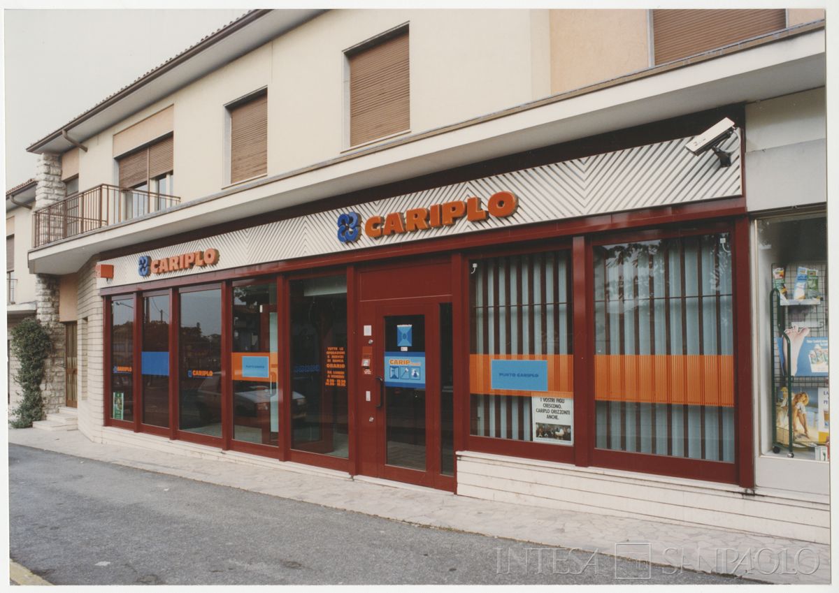 Cariplo, esterno del punto Cariplo di Bedizzole, 19 novembre 1992 (Dino Sala)