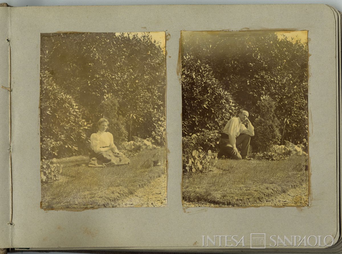 Album del Galles: Ester e Bernardino Nogara in giardino, 1899 (fotografo sconosciuto)