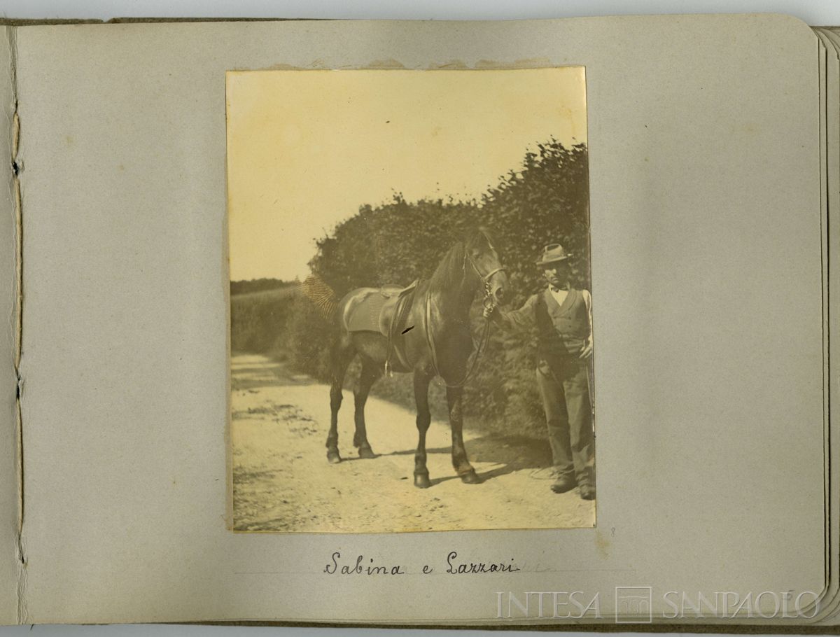 Album del Galles: uomo di nome Lazzari con il cavallo Sabina, 1899 (fotografo sconosciuto)