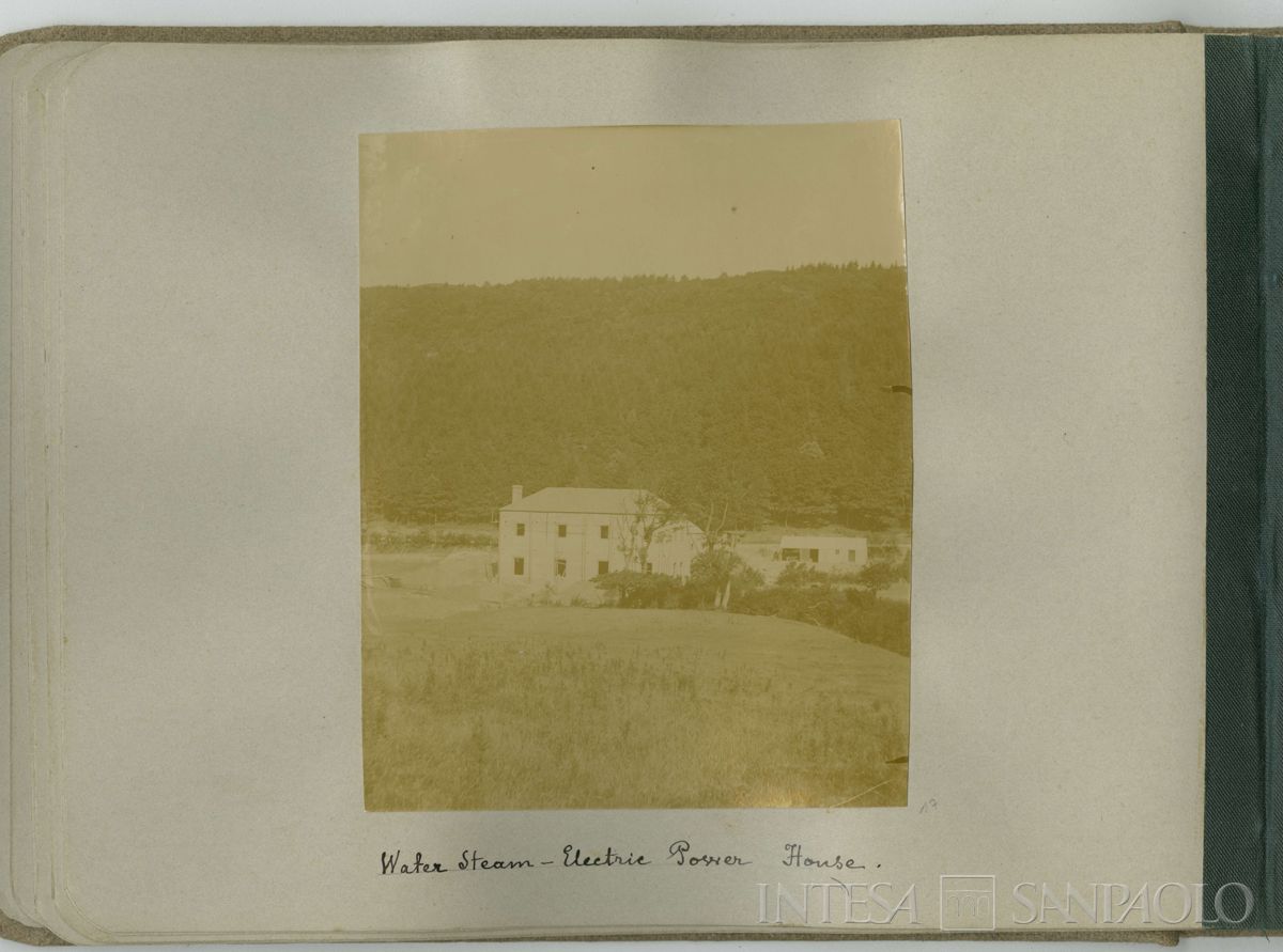 Album del Galles: impianto idro-termo-elettrico, 1899 (fotografo sconosciuto)