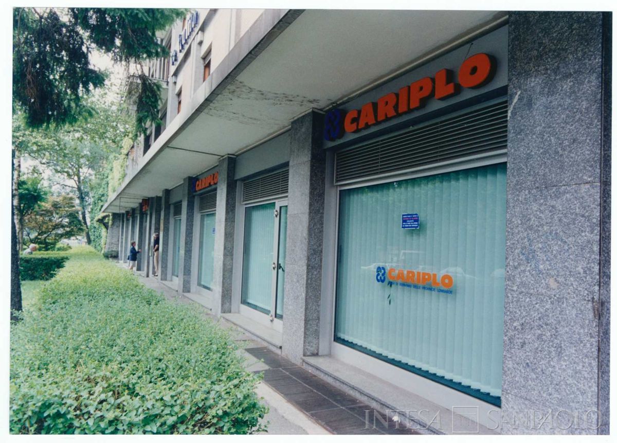 Cariplo, filiale di Ivrea in corso Nigra 60, 1996 (foto di Dino Sala)