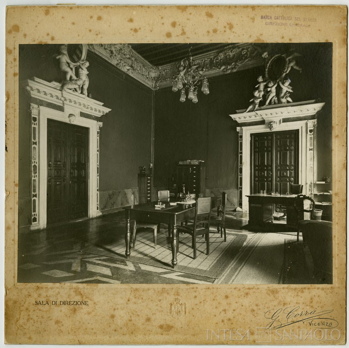 Sala Stemmi in Palazzo Leoni Montanari, 1908-1929 (Foto Giovanni Corrà)