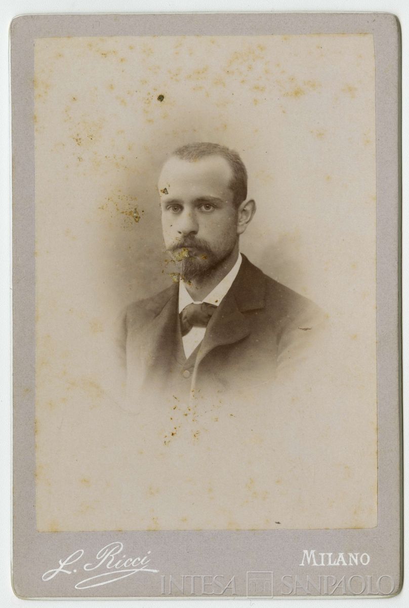 Bernardino Nogara ritratto in studio fotografico, 1898 (Leone Ricci)