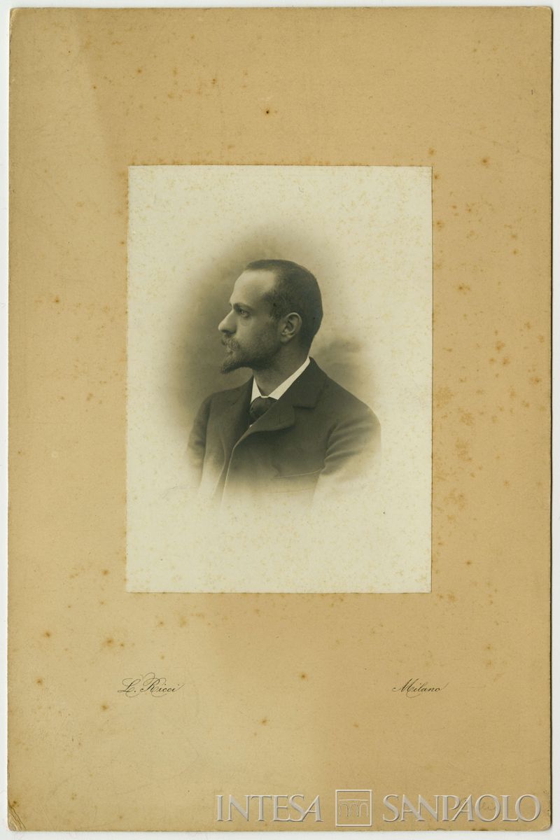 Bernardino Nogara ritratto in studio fotografico, ottobre 1898 (Leone Ricci)