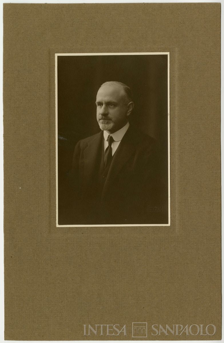 Bernardino Nogara ritratto in studio fotografico, anni 1920 (Carlo De Marchi)