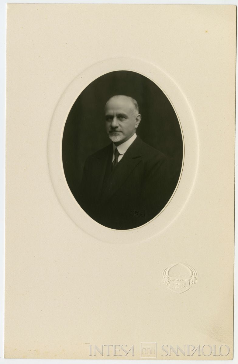 Bernardino Nogara ritratto in studio fotografico, anni 1920 (Carlo De Marchi)