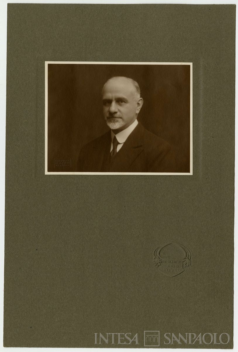 Bernardino Nogara ritratto in studio fotografico, anni 1920 (Carlo De Marchi)