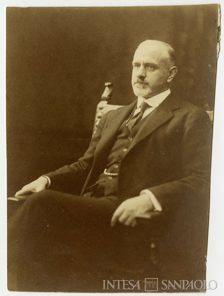 Bernardino Nogara ritratto in studio fotografico, anni 1920 (fotografo sconosciuto)