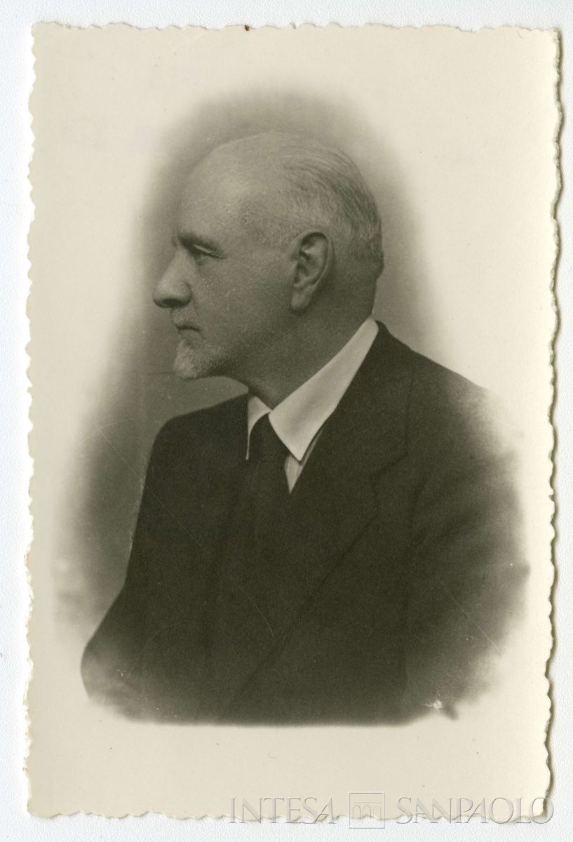 Bernardino Nogara ritratto in studio fotografico, anni 1940 (Fotografia)