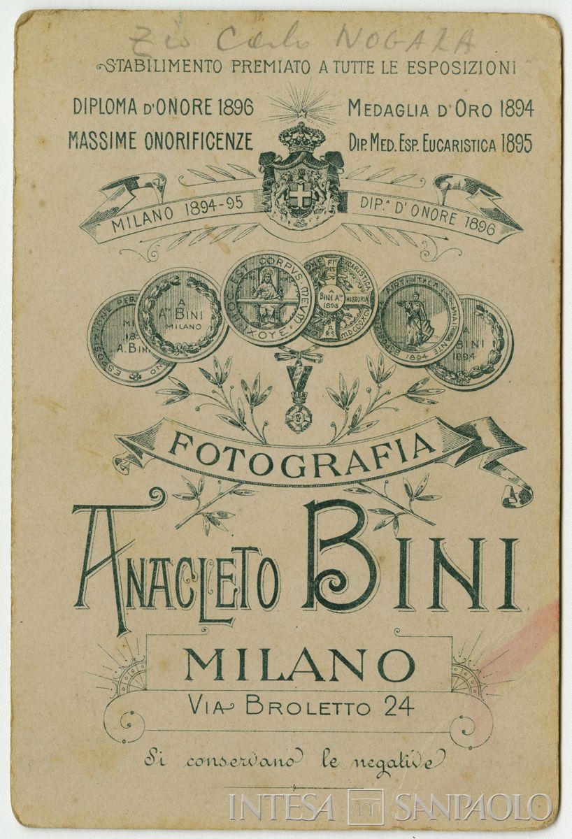 Carlo Nogara, fratello di Bernardino, ritratto in studio fotografico, primi del 1900 (Anacleto Bini), verso