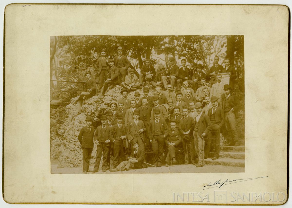 Bernardino Nogara e Giulio Martelli con i compagni del Politecnico, 1894 circa (fotografo sconosciuto)