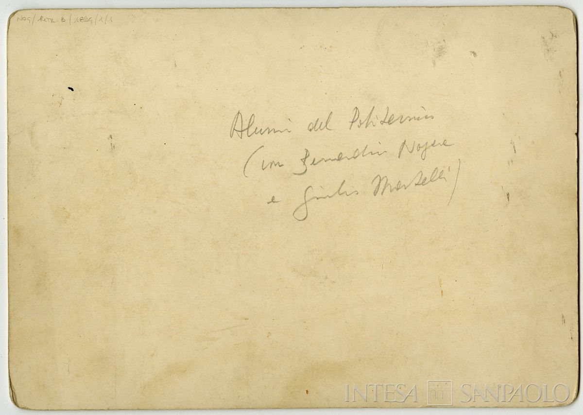 Bernardino Nogara e Giulio Martelli con i compagni del Politecnico, 1894 circa (fotografo sconosciuto), verso