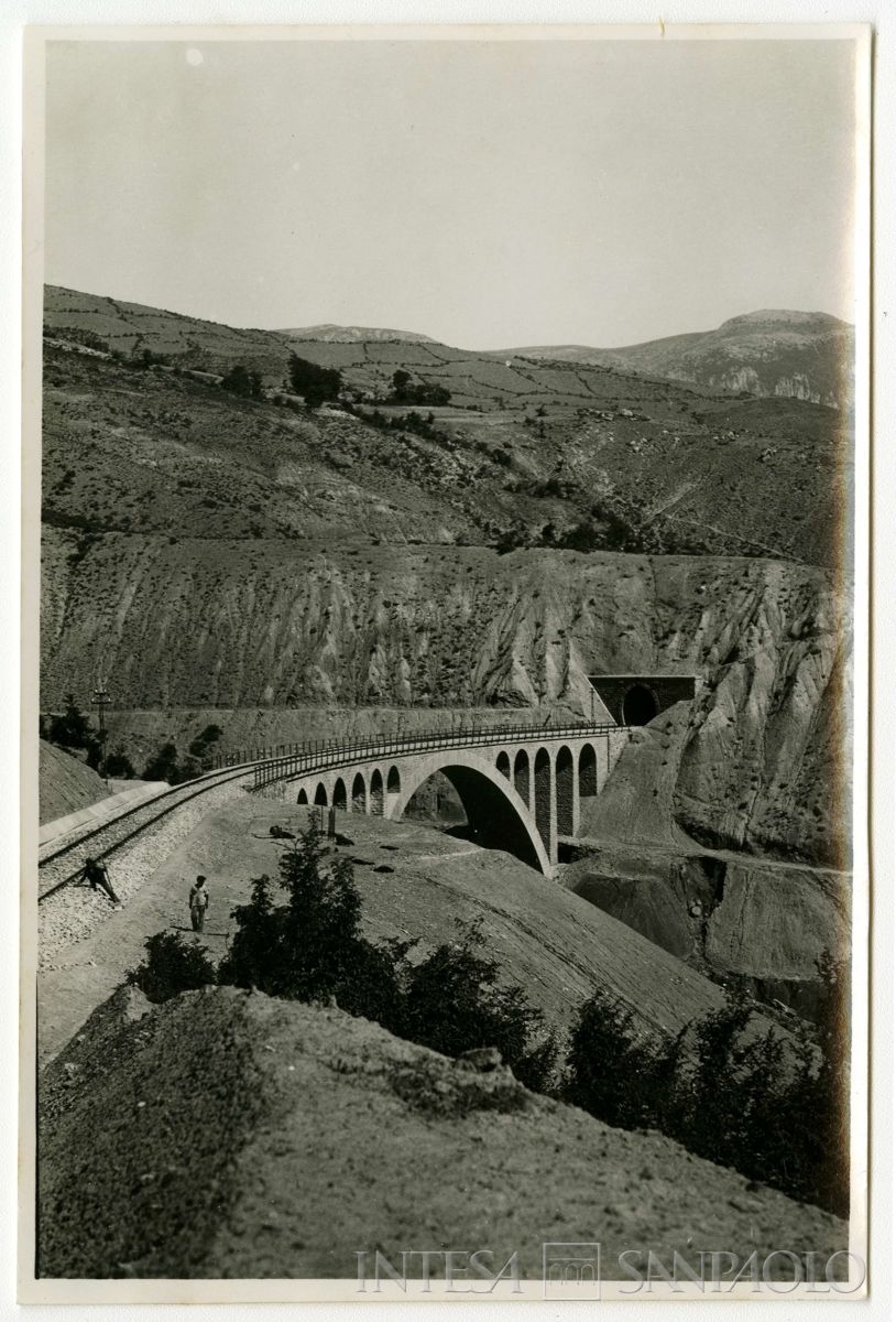 Ferrovia trans-iraniana: linea nord Bender Chah-Téhéran e linea sud Bender Chahpuor-Téhéran, metà anni 1920 (fotografo sconosciuto)