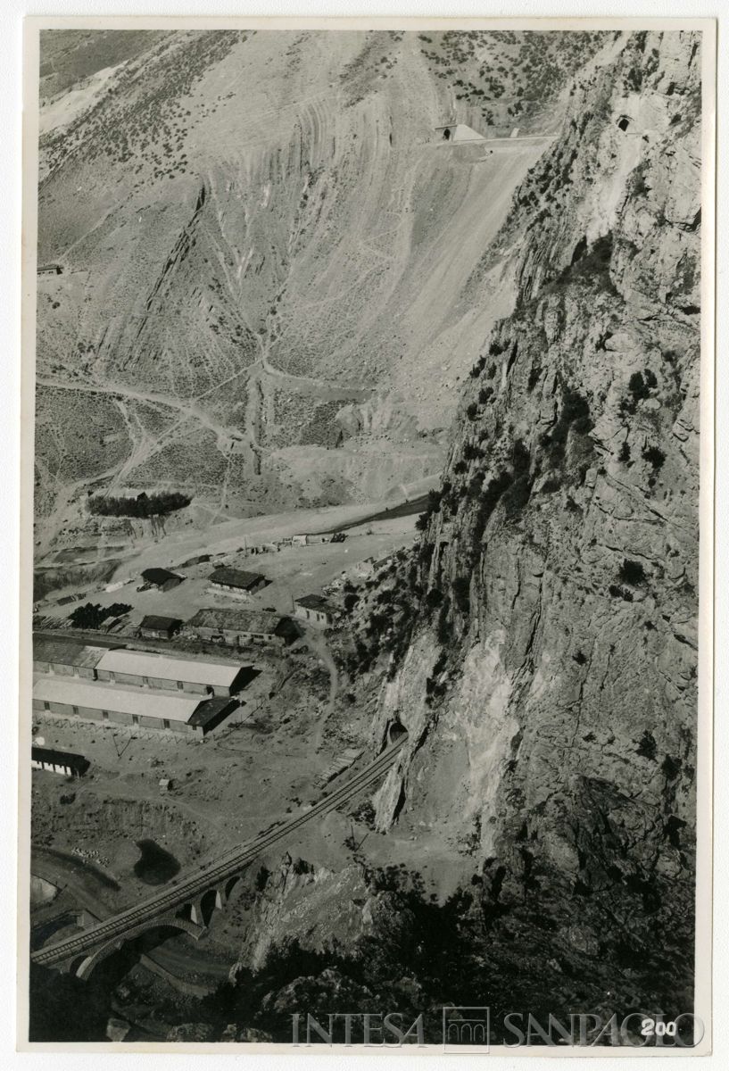 Ferrovia trans-iraniana: linea nord Bender Chah-Téhéran e linea sud Bender Chahpuor-Téhéran, metà anni 1920 (fotografo sconosciuto)