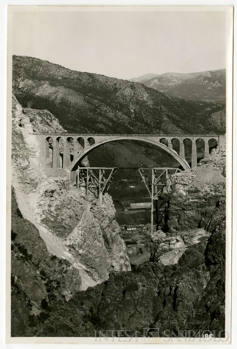 Ferrovia trans-iraniana: linea nord Bender Chah-Téhéran e linea sud Bender Chahpuor-Téhéran, metà anni 1920 (fotografo sconosciuto)