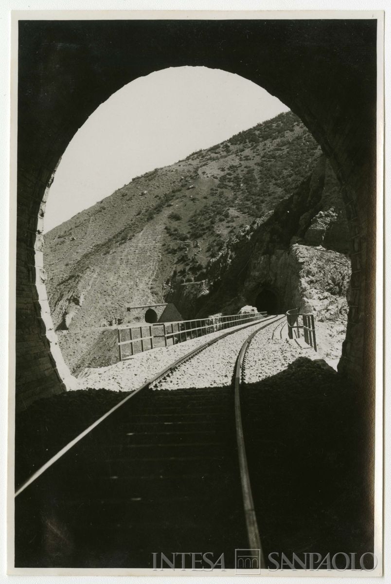 Ferrovia trans-iraniana: linea nord Bender Chah-Téhéran e linea sud Bender Chahpuor-Téhéran, metà anni 1920 (fotografo sconosciuto)