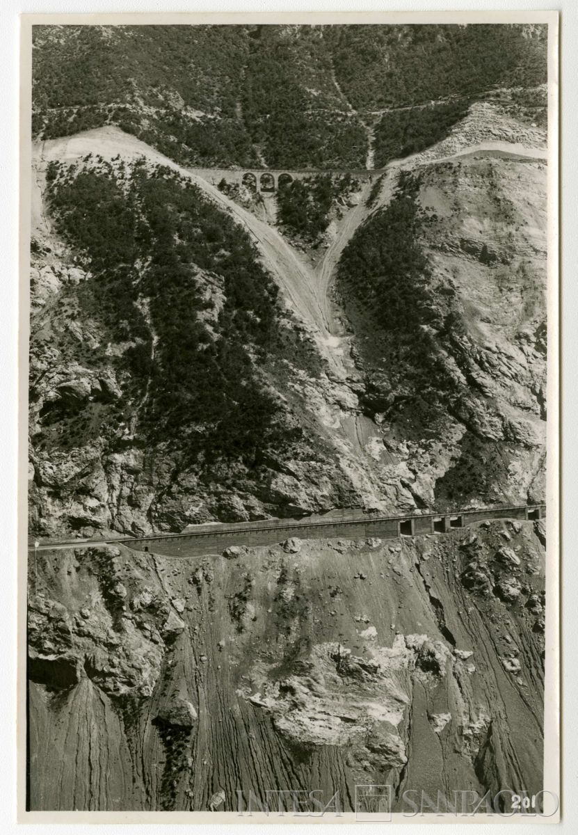 Ferrovia trans-iraniana: linea nord Bender Chah-Téhéran e linea sud Bender Chahpuor-Téhéran, metà anni 1920 (fotografo sconosciuto)